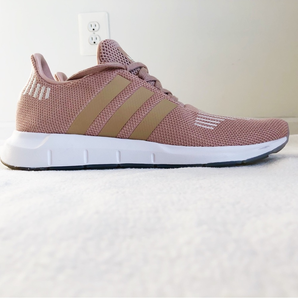 Adidas Swift Run Women’s Ashpea & White Sneaker Running Shoe, size 9 Medium - Picture 3 of 16